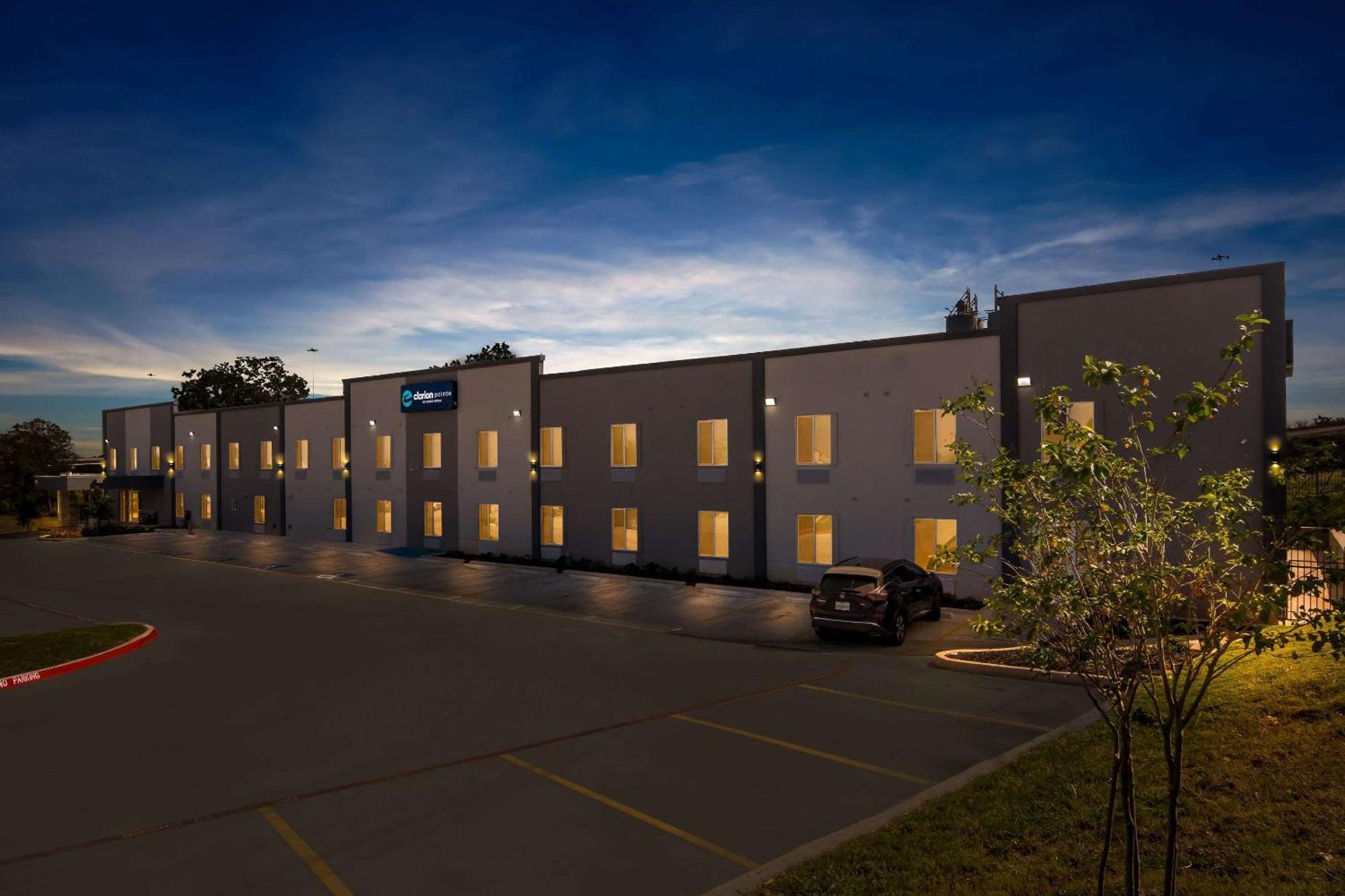 Clarion Pointe Hotel Fort Worth Buitenkant foto